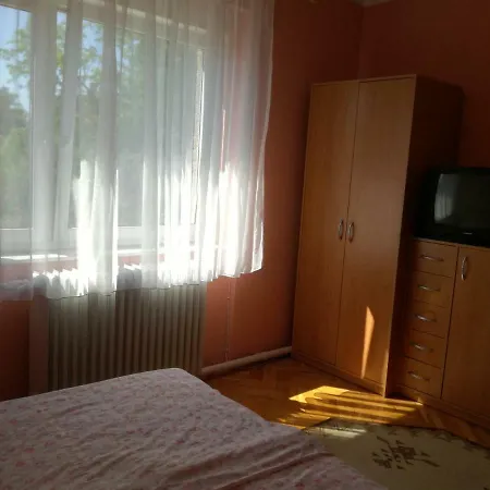 Gyongyi Apartman בית הארחה קסזטלי
