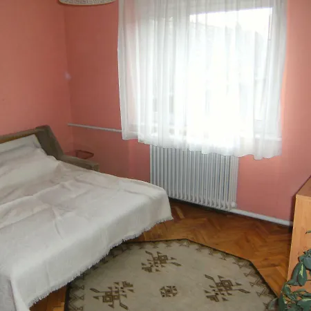 Gyongyi Apartman *