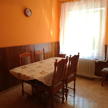 בית הארחה Gyongyi Apartman