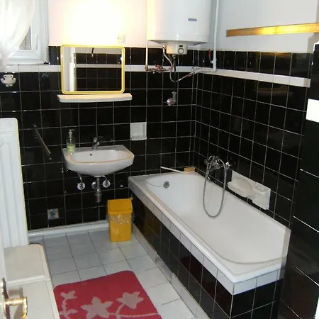 Gyongyi Apartman * קסזטלי